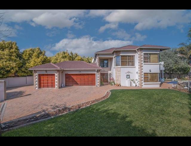 5 BEDROOM HOUSE FOR SALE IN MIDSTREAM ESTATE